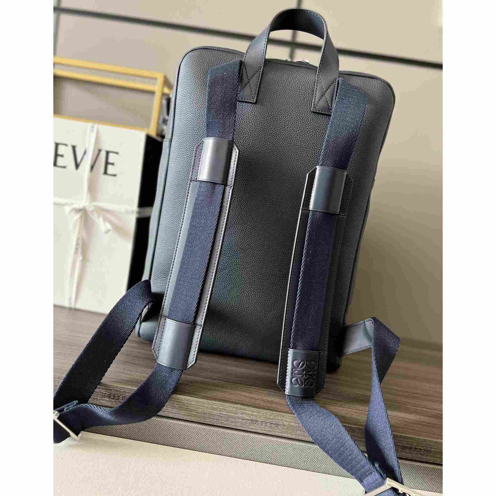 Loewe Militärrucksack aus weichem, genarbtem Kalbsleder - EUR FASHION