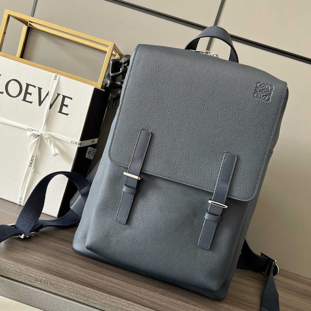 Loewe Militärrucksack aus weichem, genarbtem Kalbsleder - EUR FASHION