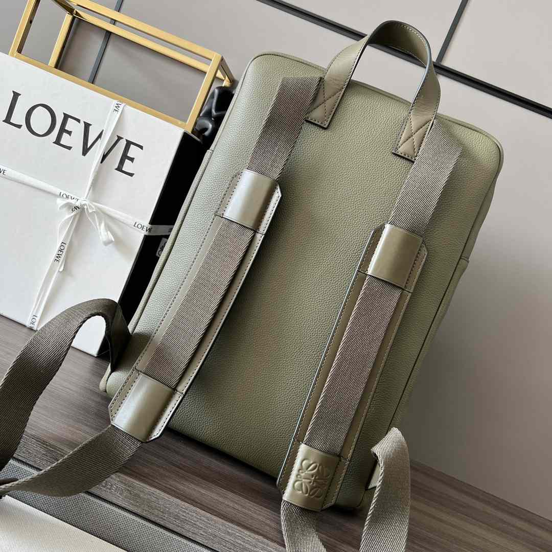 Loewe Militärrucksack aus weichem, genarbtem Kalbsleder - EUR FASHION