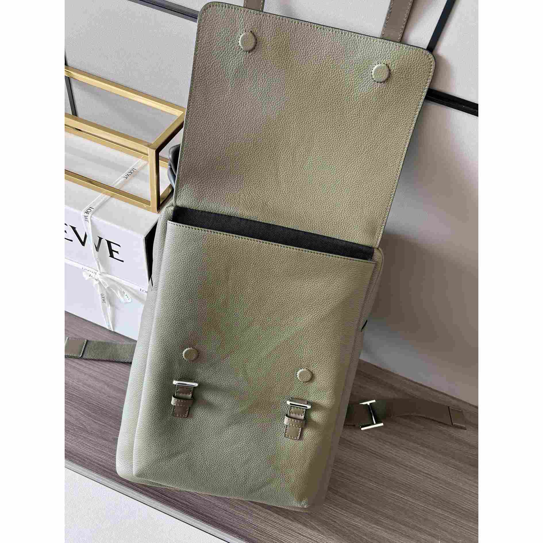 Loewe Militärrucksack aus weichem, genarbtem Kalbsleder - EUR FASHION
