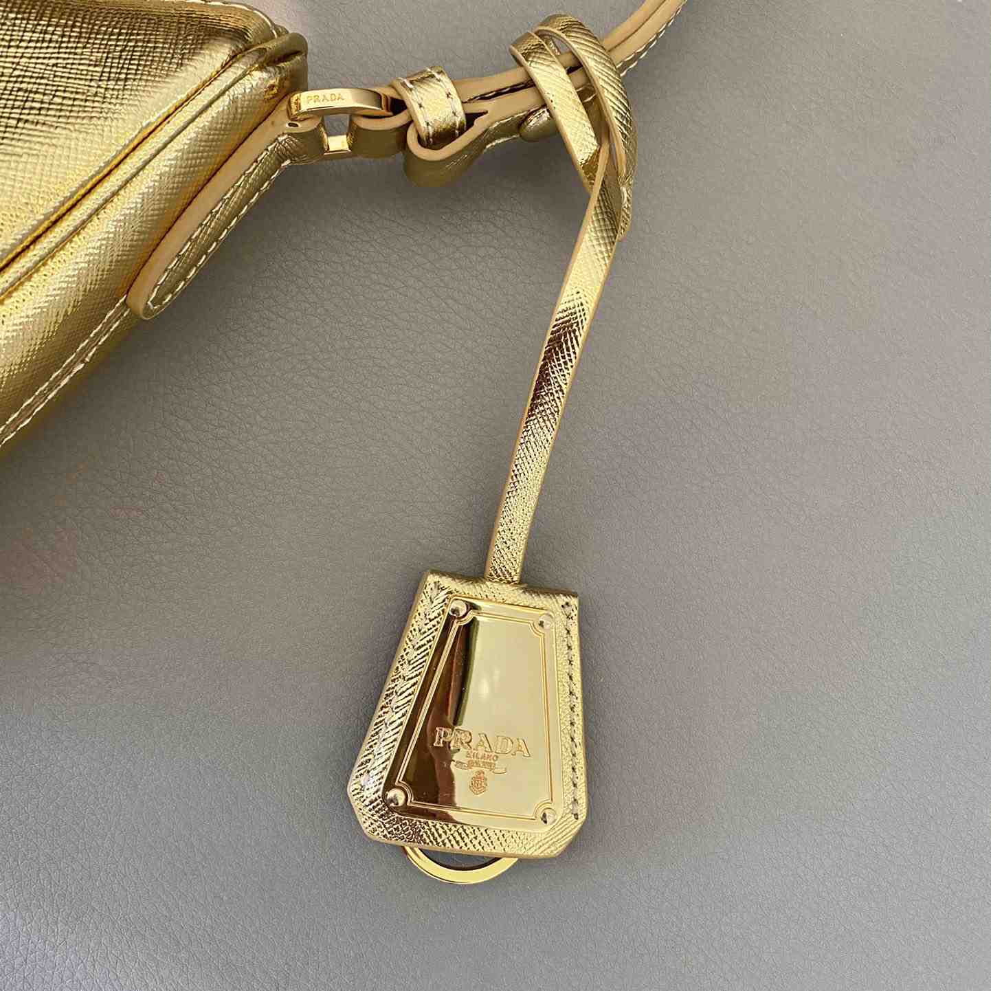 Prada Minitasche aus Saffiano-Leder (23–17–6,5 cm) - EUR FASHION