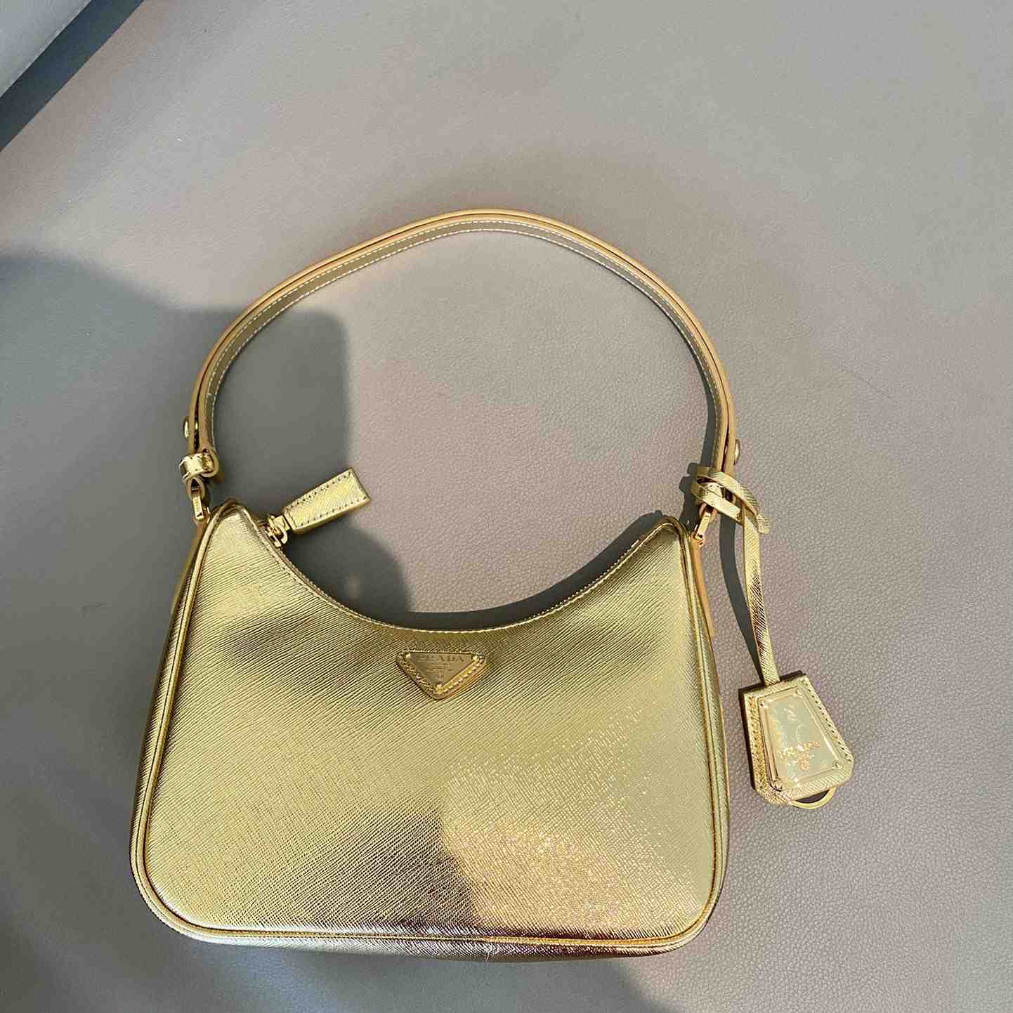 Prada Minitasche aus Saffiano-Leder (23–17–6,5 cm) - EUR FASHION