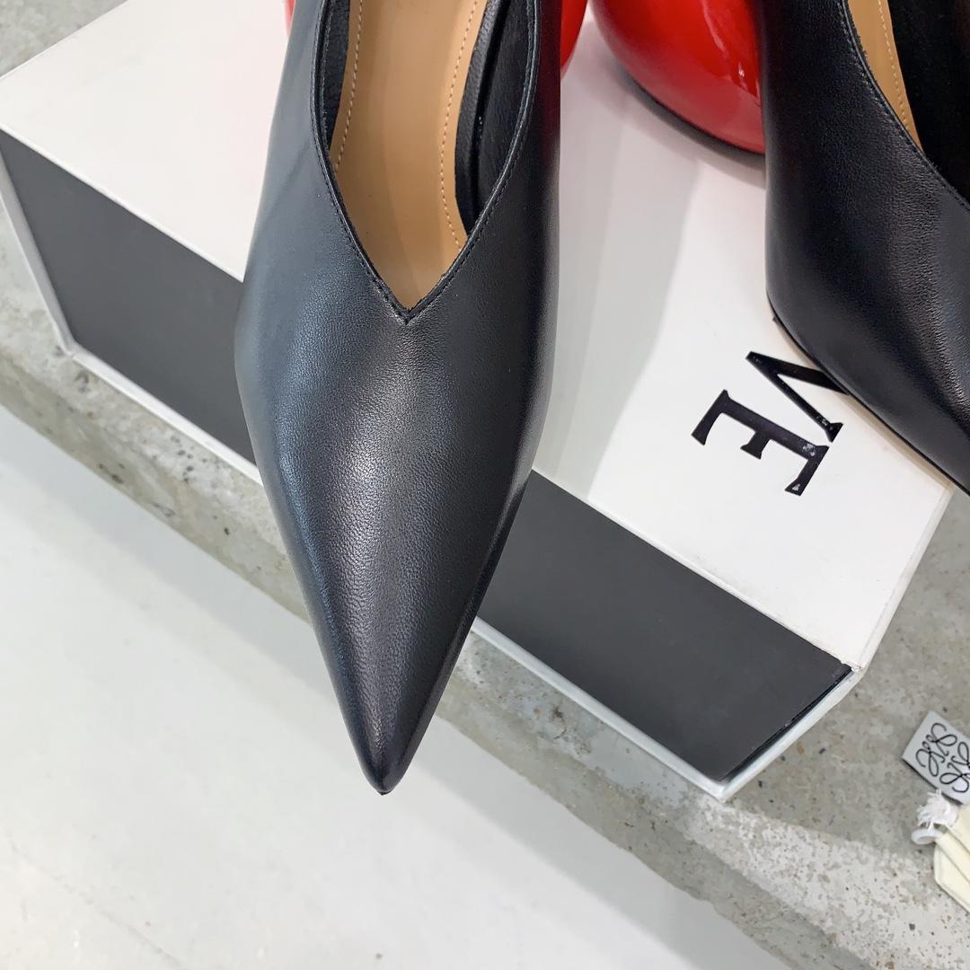 Loewe Ballonpumpe aus Kalbsleder - EUR FASHION