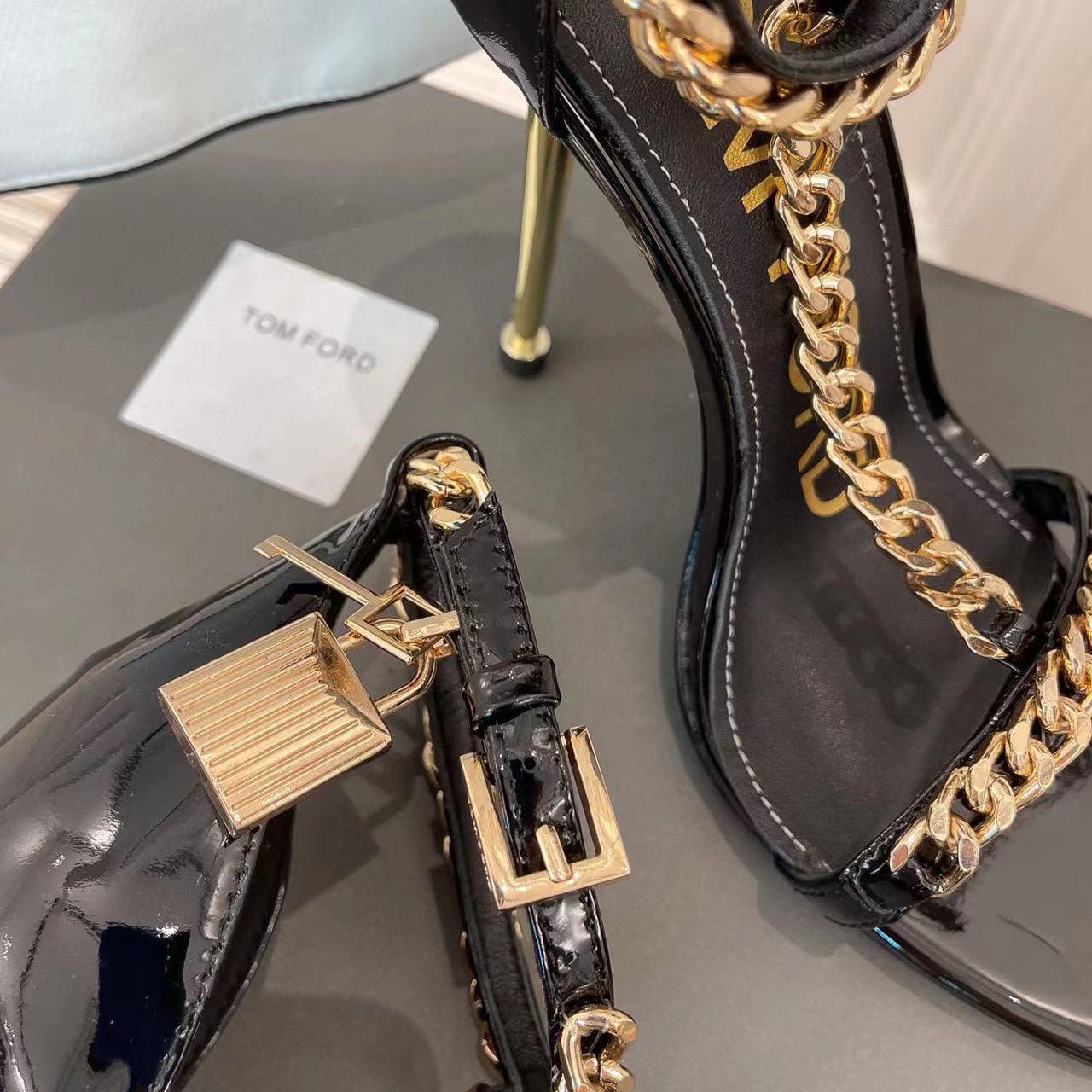 Tom Ford Sandalen mit Kettenverzierung - EUR FASHION