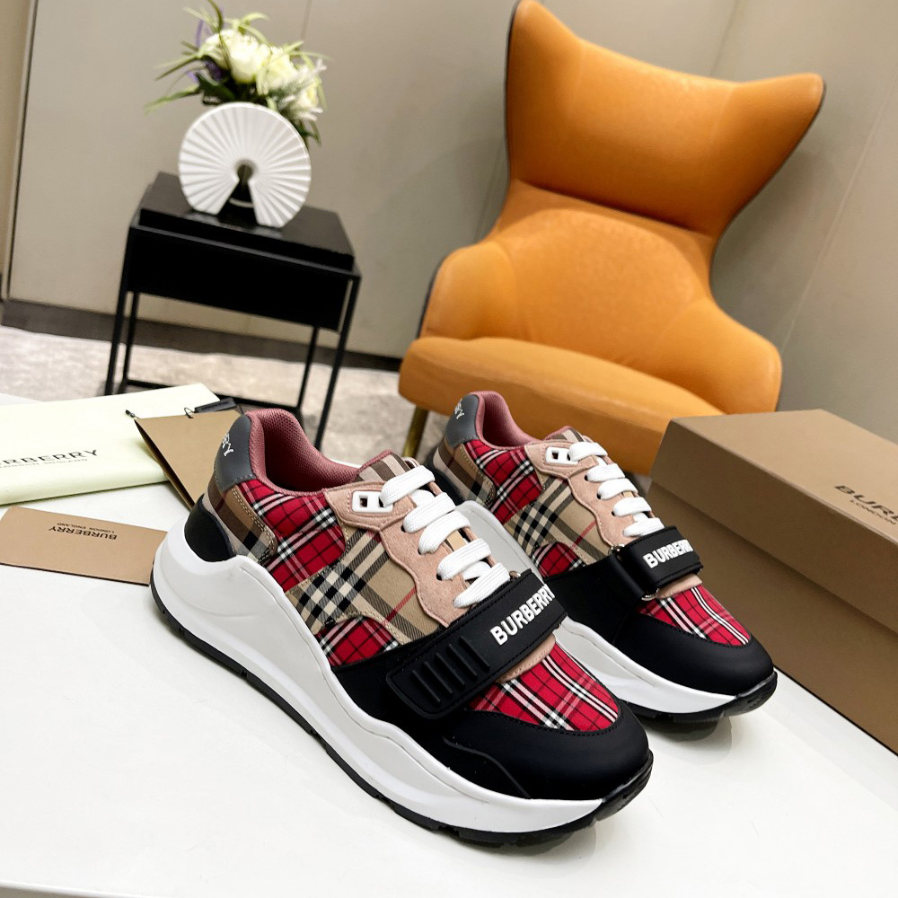 Burberry Vintage-Sneaker mit Kontrastkaro und Leder - EUR FASHION