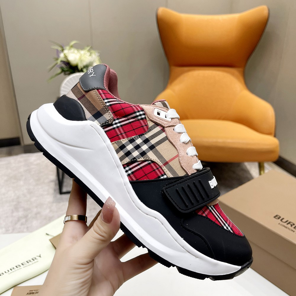 Burberry Vintage-Sneaker mit Kontrastkaro und Leder - EUR FASHION