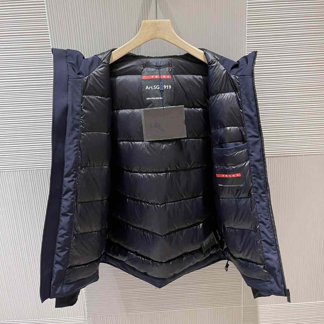 Pufferjacke mit Prada-Logo und Kapuze - EUR FASHION