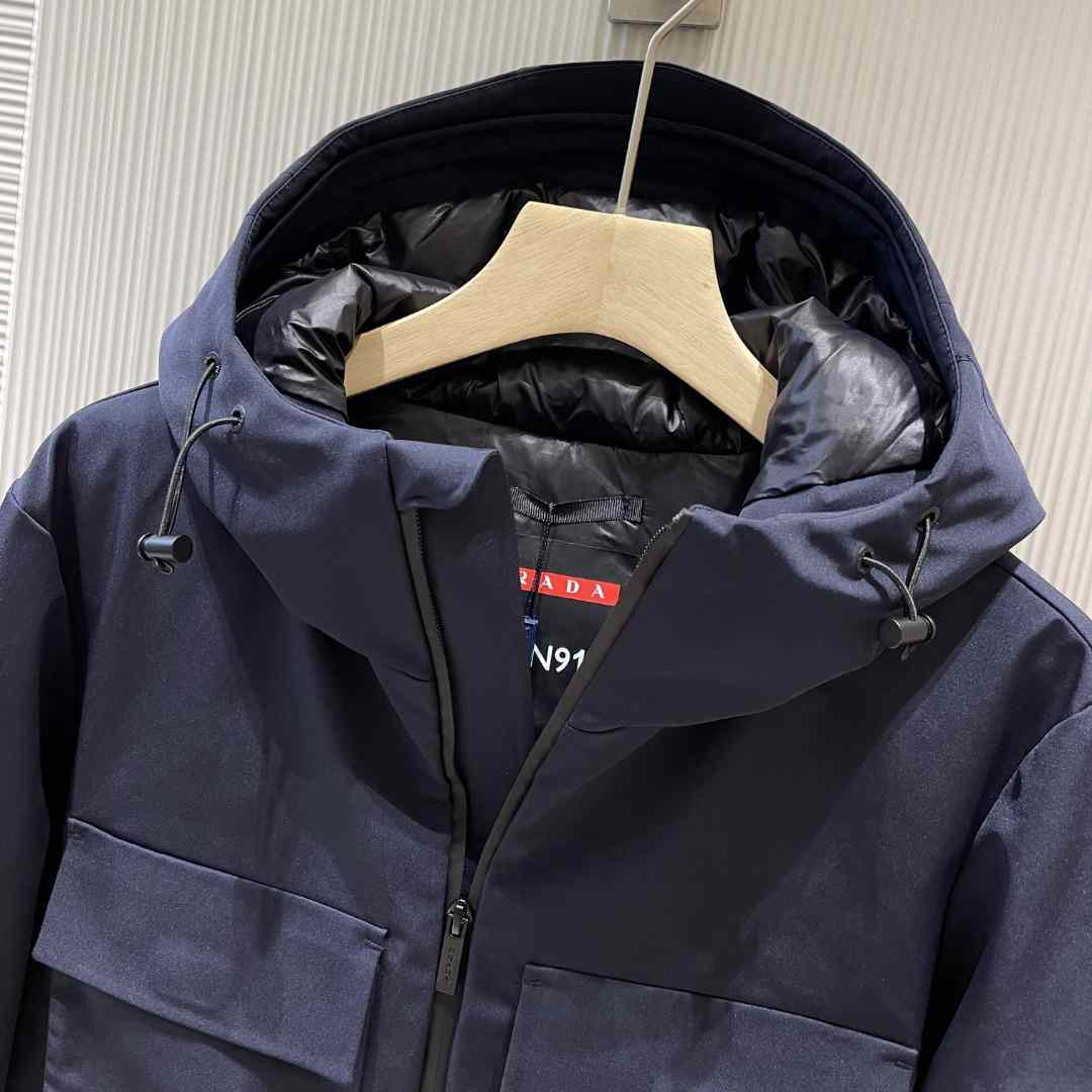 Pufferjacke mit Prada-Logo und Kapuze - EUR FASHION