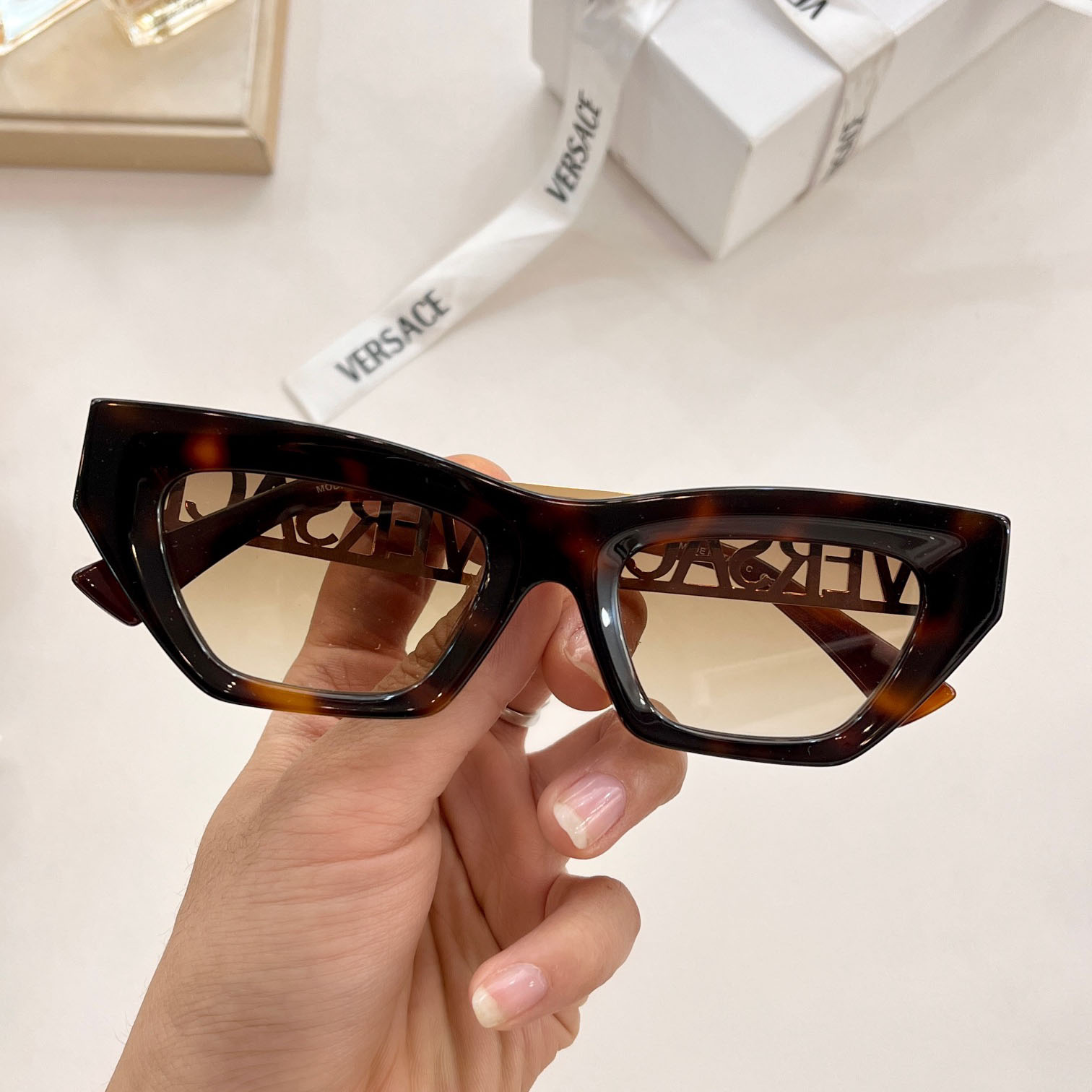 Versace 90er Jahre Vintage Logo Cat-Eye-Sonnenbrille VE4967 - EUR FASHION