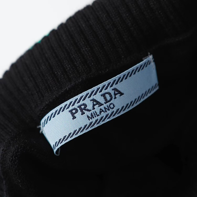 Prada-Pullover aus Kammwolle mit Stehkragen - EUR FASHION