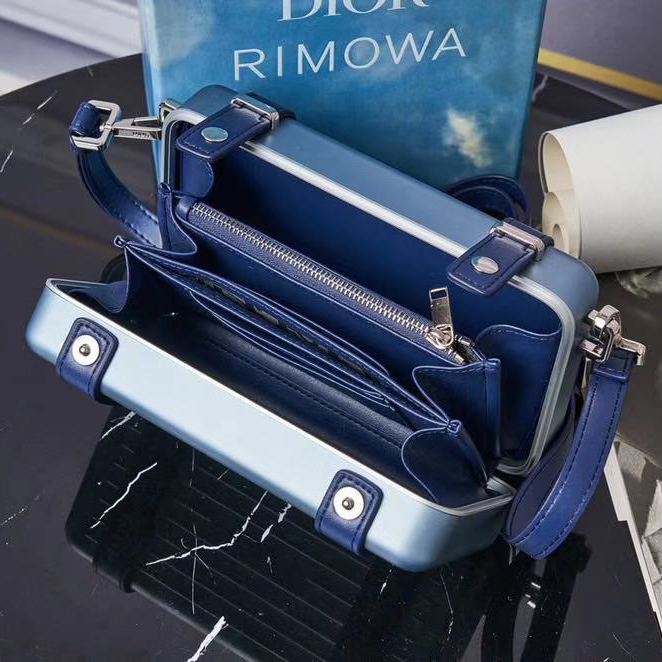 Persönliche Tasche von Dior und Rimowa - EUR FASHION