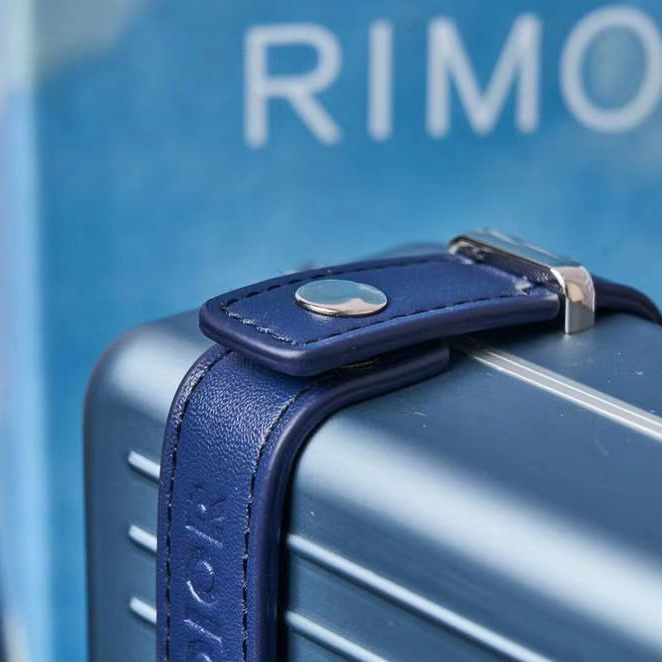 Persönliche Tasche von Dior und Rimowa - EUR FASHION