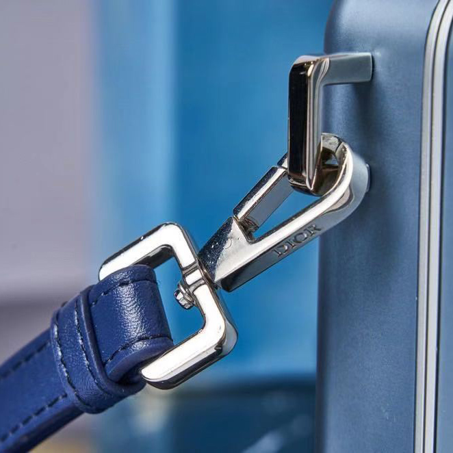 Persönliche Tasche von Dior und Rimowa - EUR FASHION