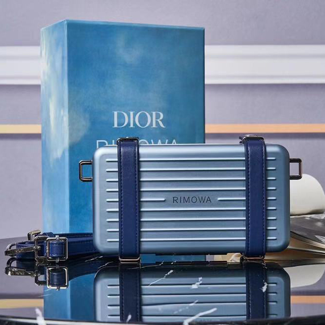 Persönliche Tasche von Dior und Rimowa - EUR FASHION
