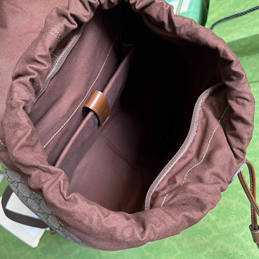 Gucci Mittelgroßer Rucksack mit ineinandergreifendem G (26-43-18 cm) - EUR FASHION