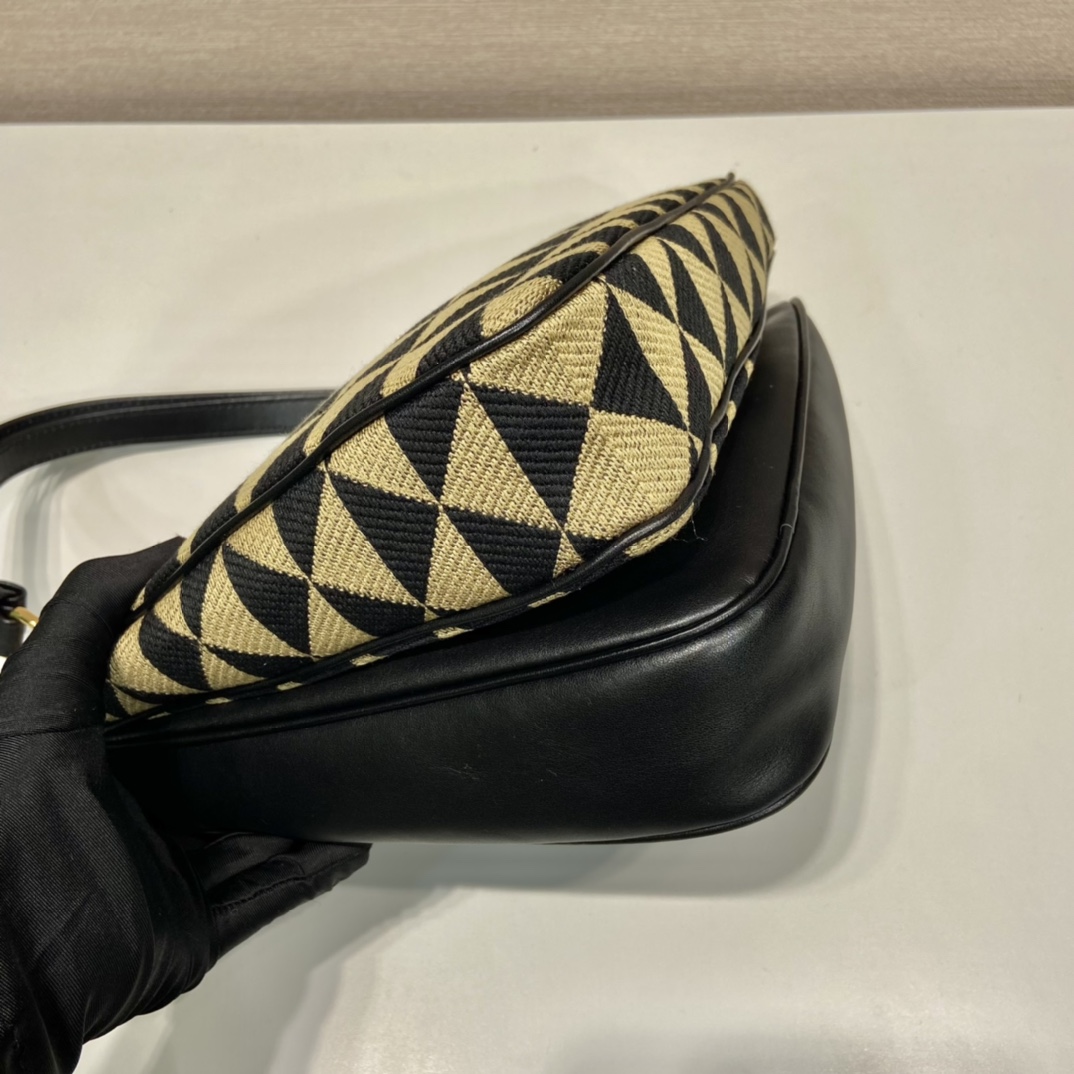 Prada Symbole Minitasche aus Leder und Stoff (23-25-5 cm) - EUR FASHION