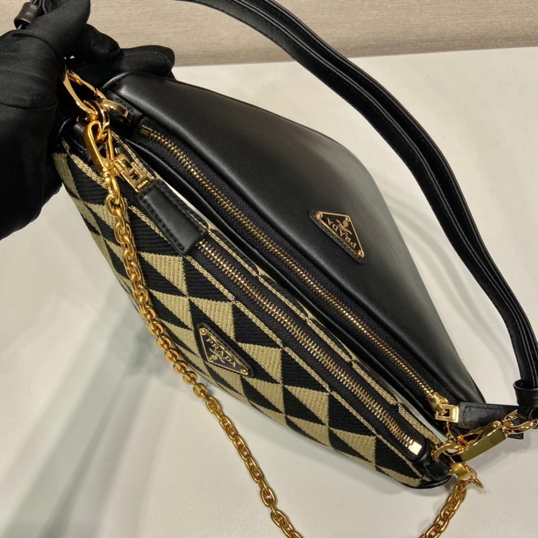 Prada Symbole Minitasche aus Leder und Stoff (23-25-5 cm) - EUR FASHION
