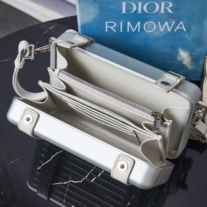 Persönliche Tasche von Dior und Rimowa - EUR FASHION