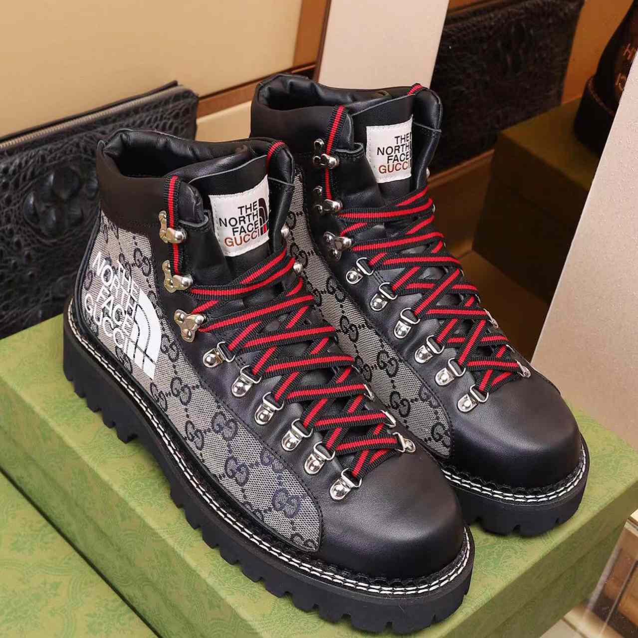 The North Face x Gucci Stiefel - EUR FASHION