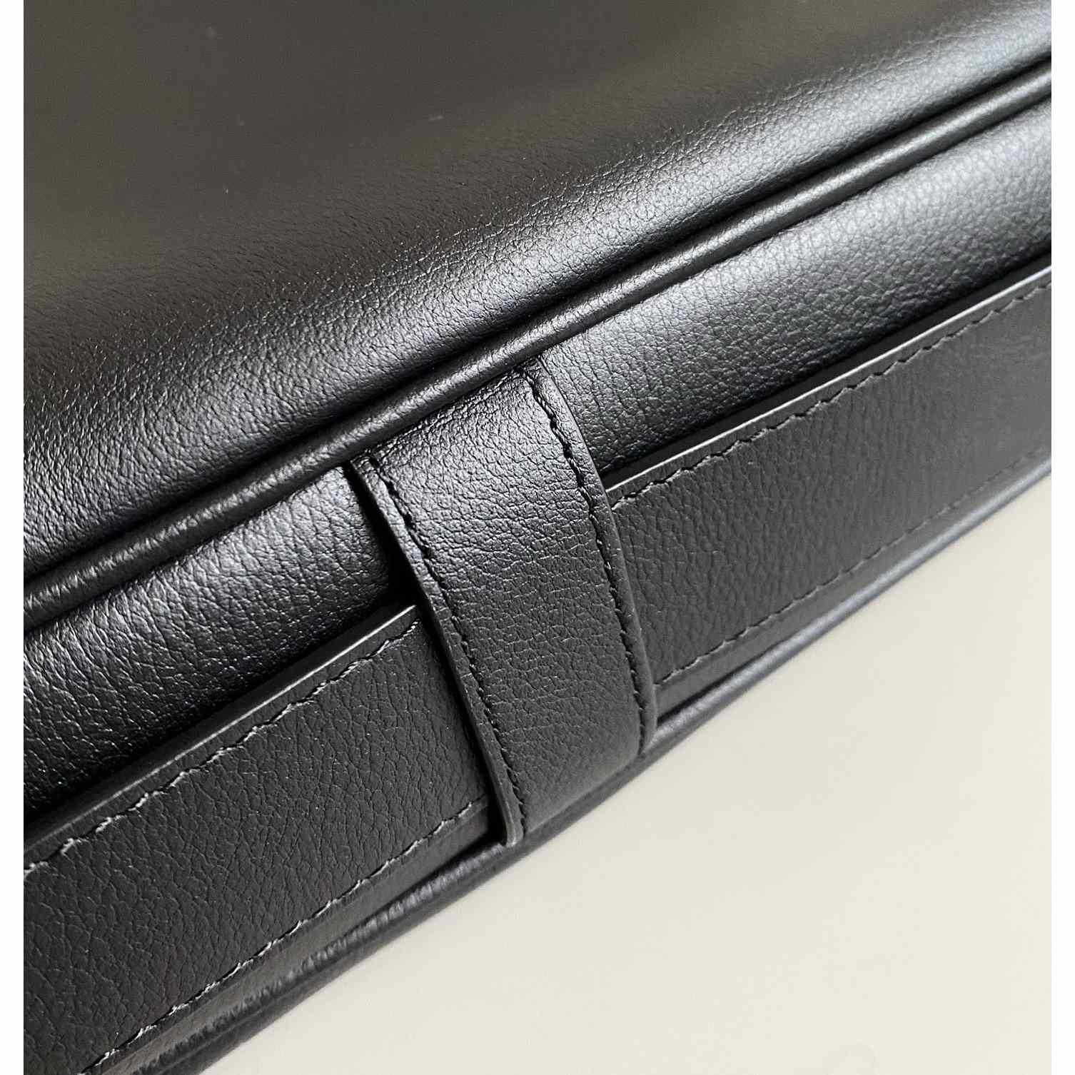 Celine Large Romy aus geschmeidigem Kalbsleder in Schwarz - EUR FASHION