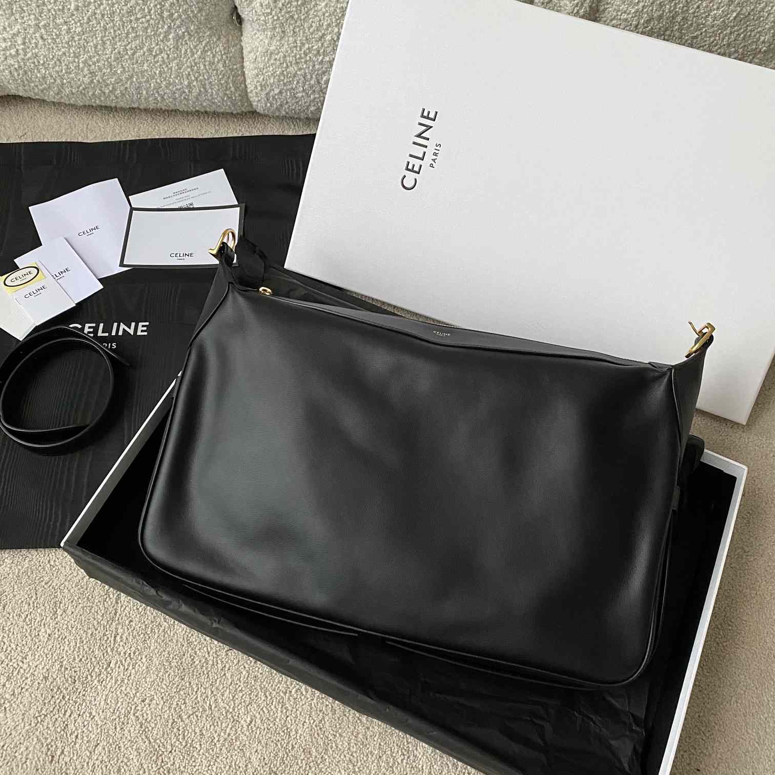 Celine Large Romy aus geschmeidigem Kalbsleder in Schwarz - EUR FASHION