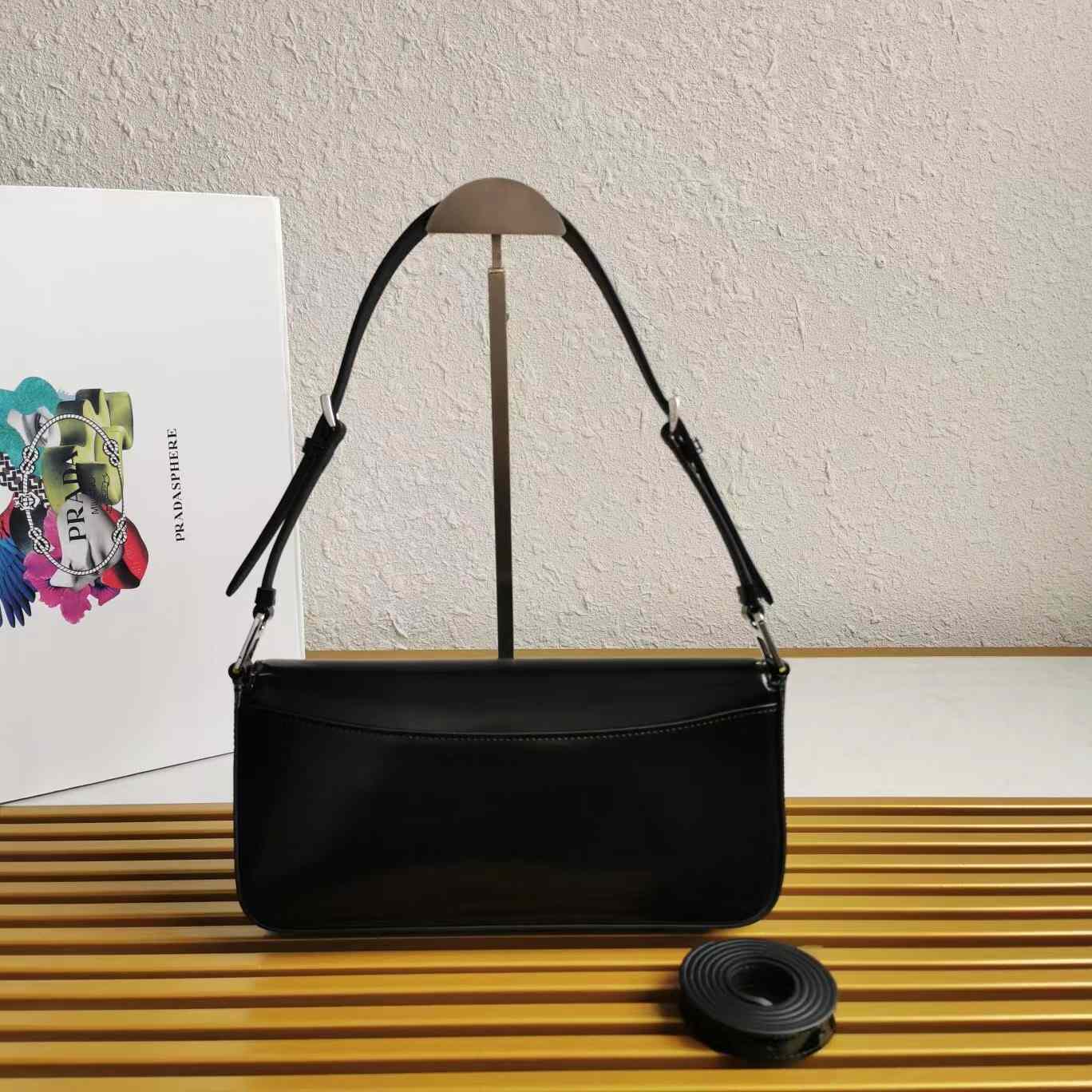 Prada Femme-Tasche aus gebürstetem Leder - EUR FASHION