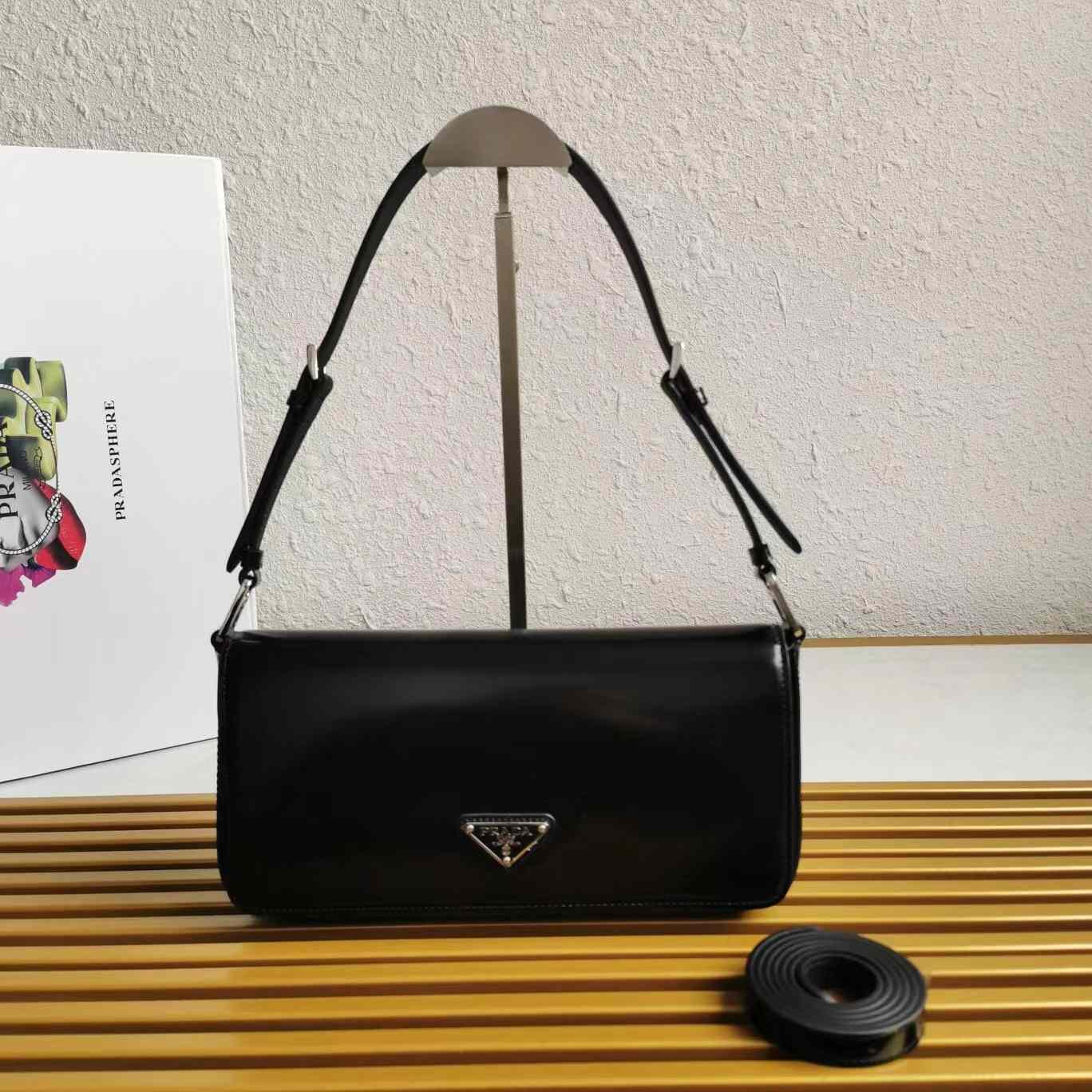 Prada Femme-Tasche aus gebürstetem Leder - EUR FASHION