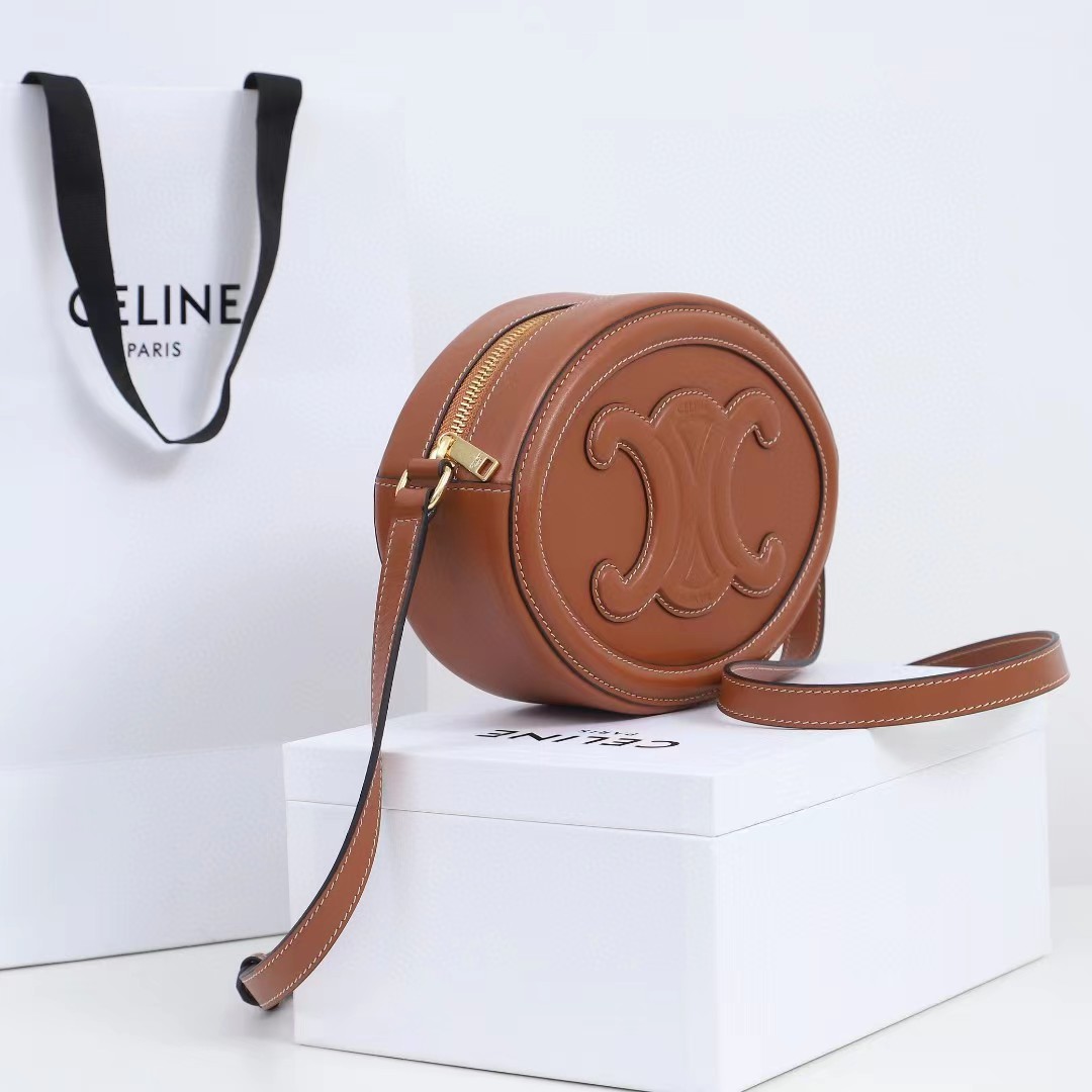 Celine Ovale Tasche Cuir Triomphe aus glattem Kalbsleder in Hellbraun - EUR FASHION