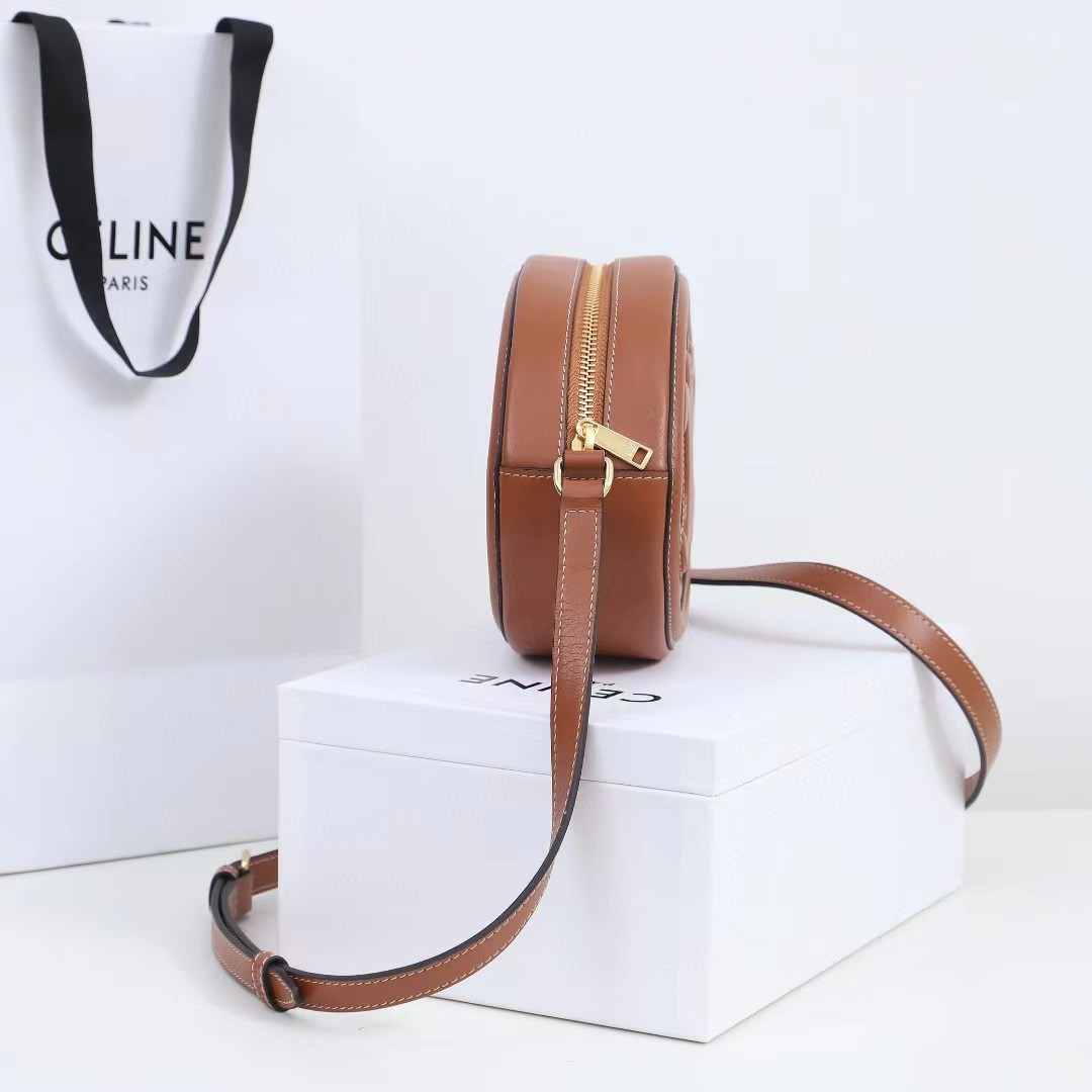 Celine Ovale Tasche Cuir Triomphe aus glattem Kalbsleder in Hellbraun - EUR FASHION