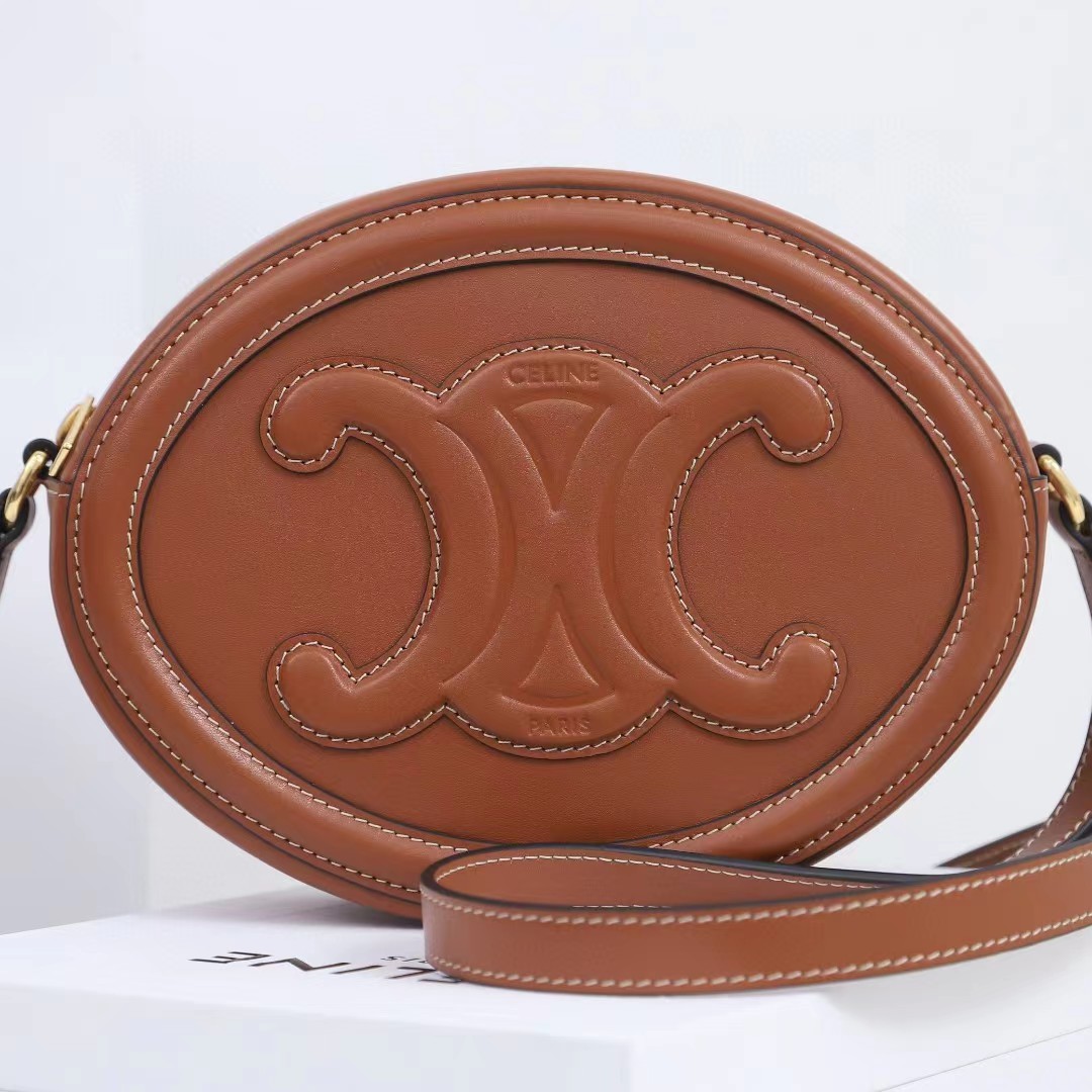 Celine Ovale Tasche Cuir Triomphe aus glattem Kalbsleder in Hellbraun - EUR FASHION