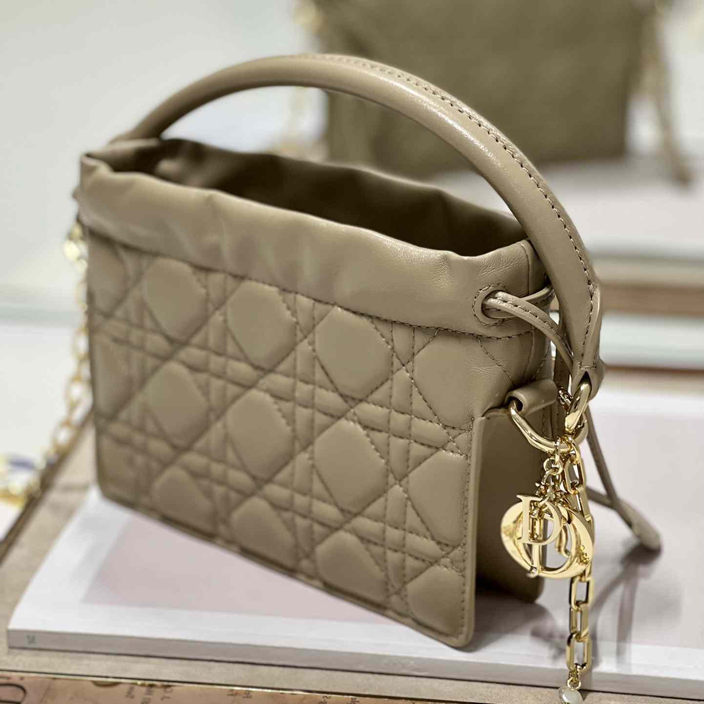 Dior Lady Dior Minitasche mit Kordelzug und Tragegriff oben - EUR FASHION