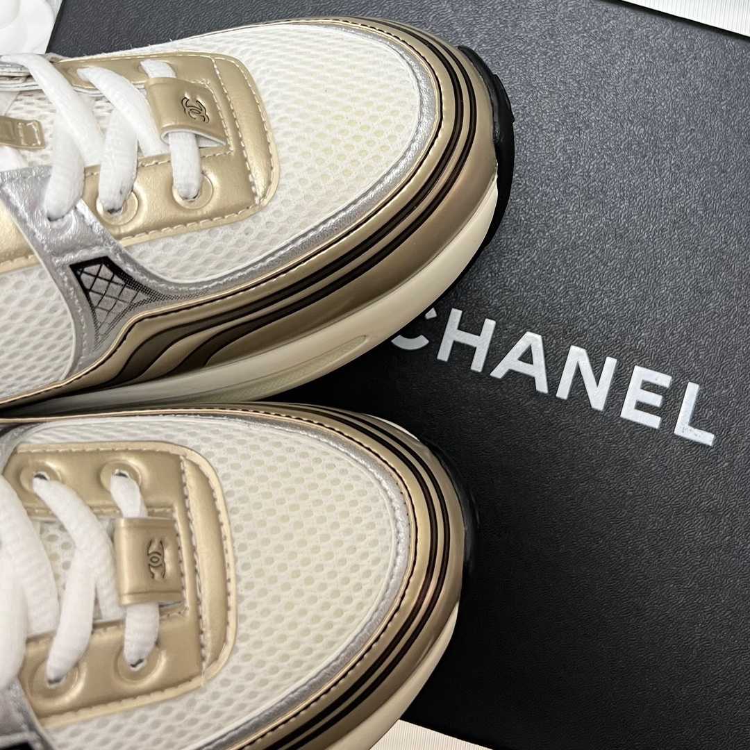 Chanel-Sneaker aus Stoff und Laminat - EUR FASHION