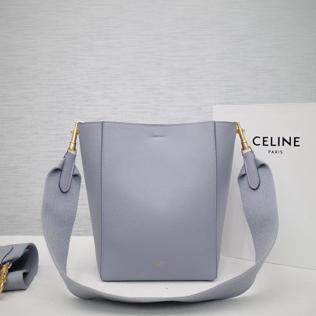 Kleine Beuteltasche „Celine Sangle“ aus weichem, genarbtem Kalbsleder - EUR FASHION