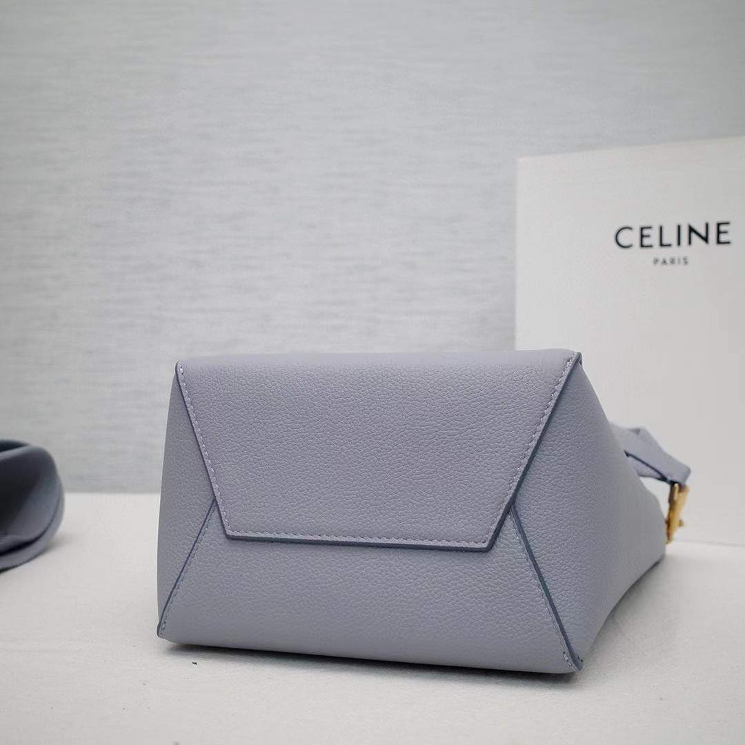Kleine Beuteltasche „Celine Sangle“ aus weichem, genarbtem Kalbsleder - EUR FASHION