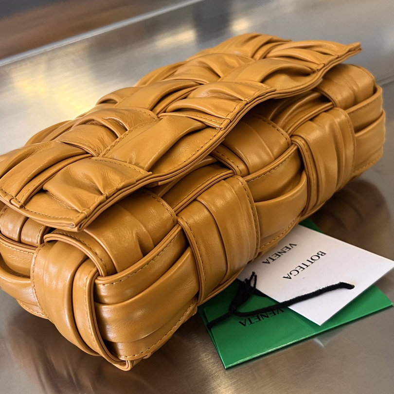 Bottega Veneta „Cassette Foulard“ Umhängetasche aus Intreccio-Leder - EUR FASHION