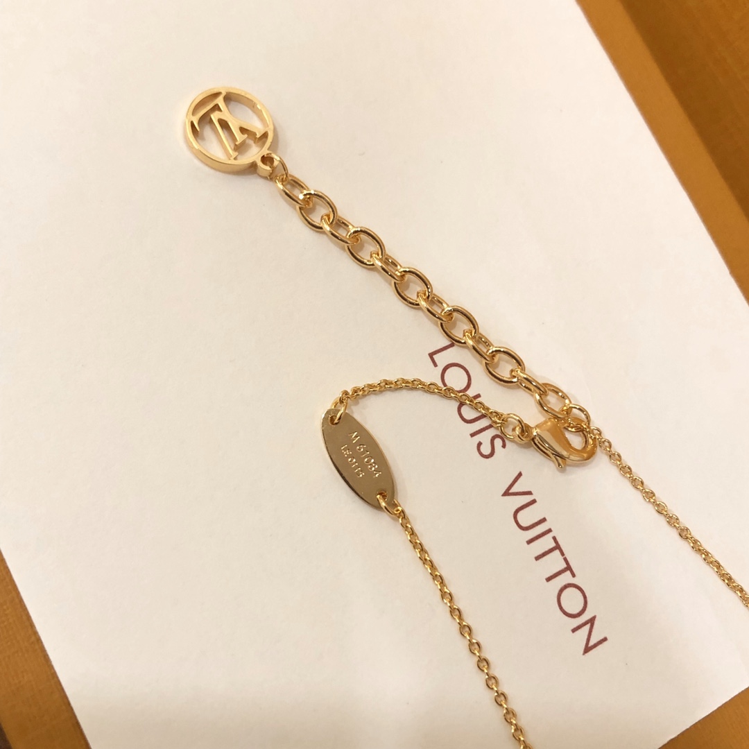Louis Vuitton Essential V-Halskette - EUR FASHION