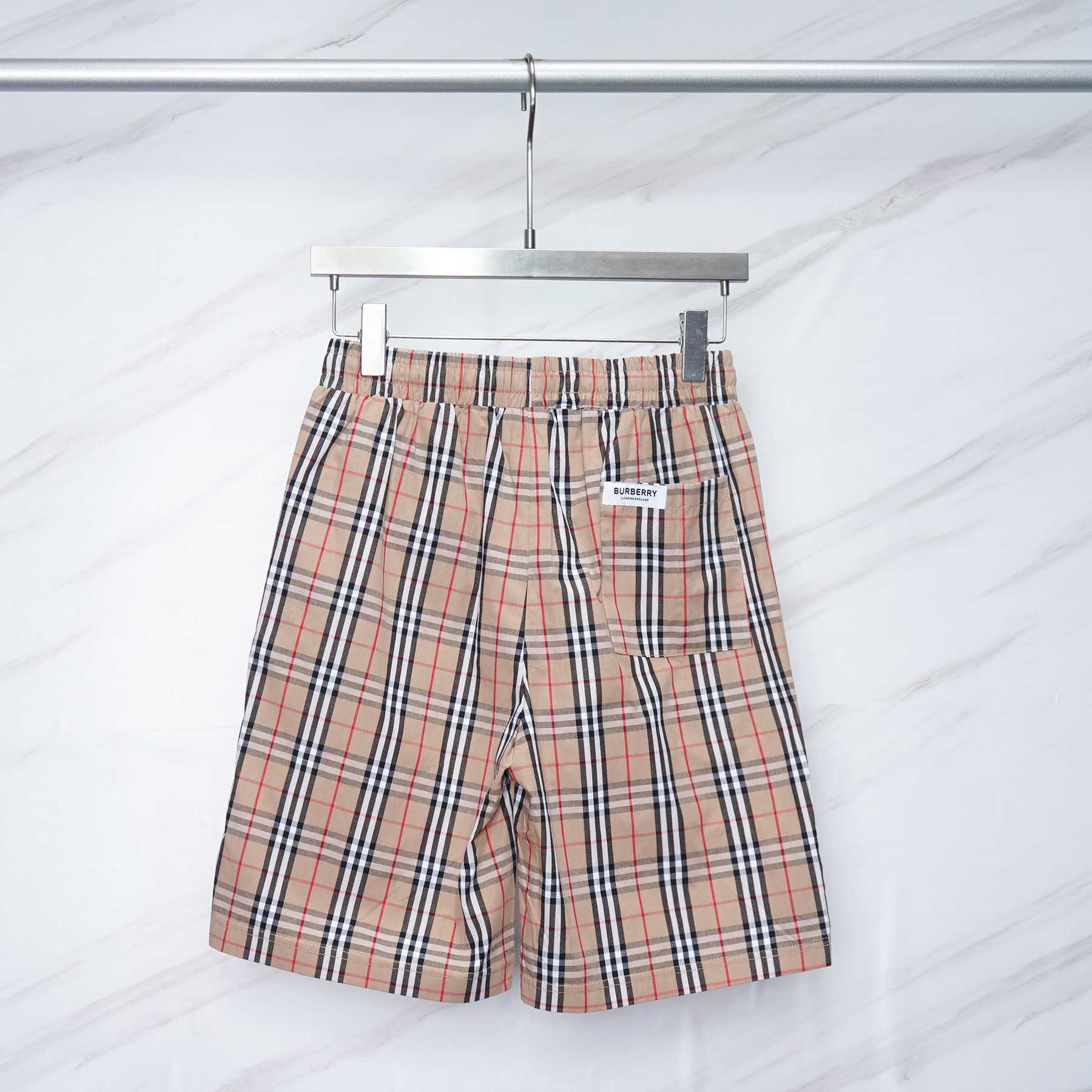 Kurzärmliges Burberry-Hemd und Shorts aus kariertem Baumwollpopeline - EUR FASHION