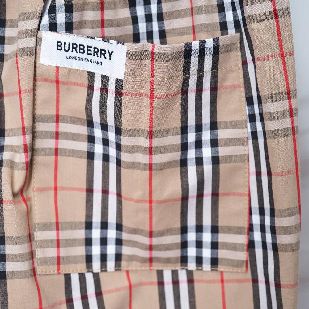 Kurzärmliges Burberry-Hemd und Shorts aus kariertem Baumwollpopeline - EUR FASHION