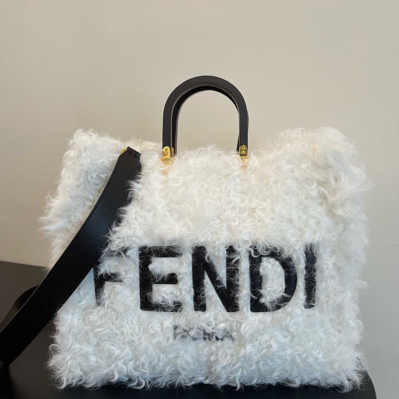 Fendi Sunshine White Mohair Shopper (35-17-31cmcm) - EUR FASHION