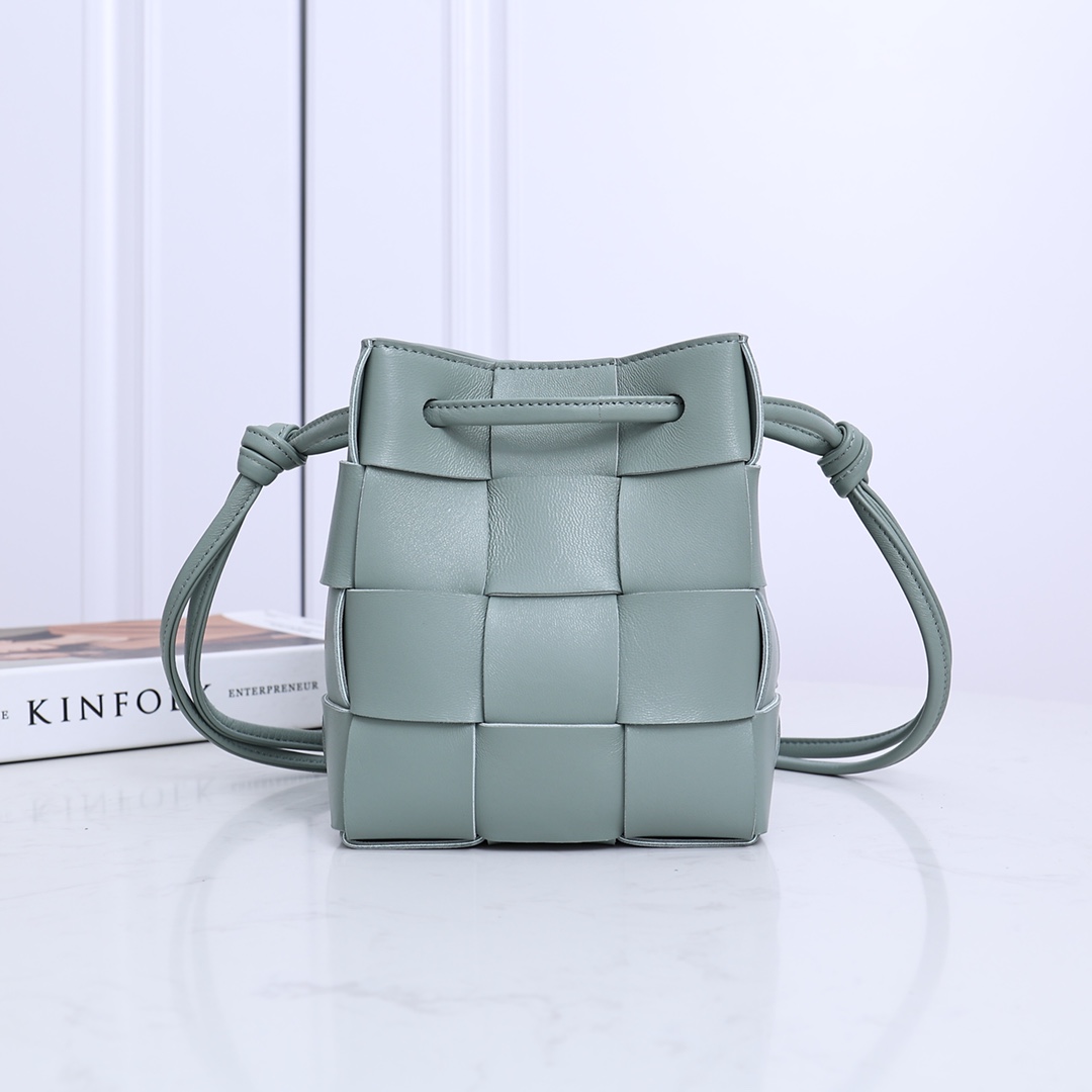 Kleine Kassetten-Beuteltasche von Bottega Veneta - EUR FASHION