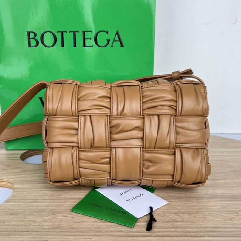 Bottega Veneta „Cassette Foulard“ Umhängetasche aus Intreccio-Leder - EUR FASHION