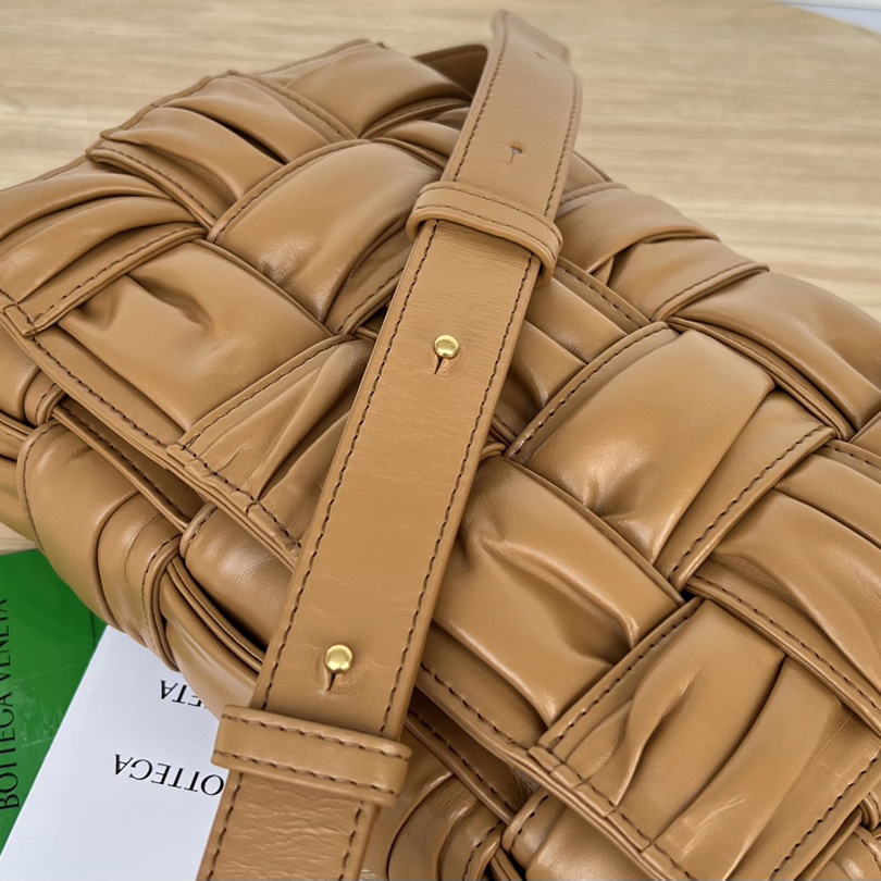 Bottega Veneta „Cassette Foulard“ Umhängetasche aus Intreccio-Leder - EUR FASHION