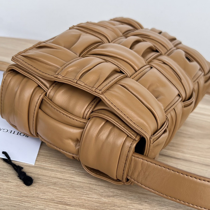 Bottega Veneta „Cassette Foulard“ Umhängetasche aus Intreccio-Leder - EUR FASHION