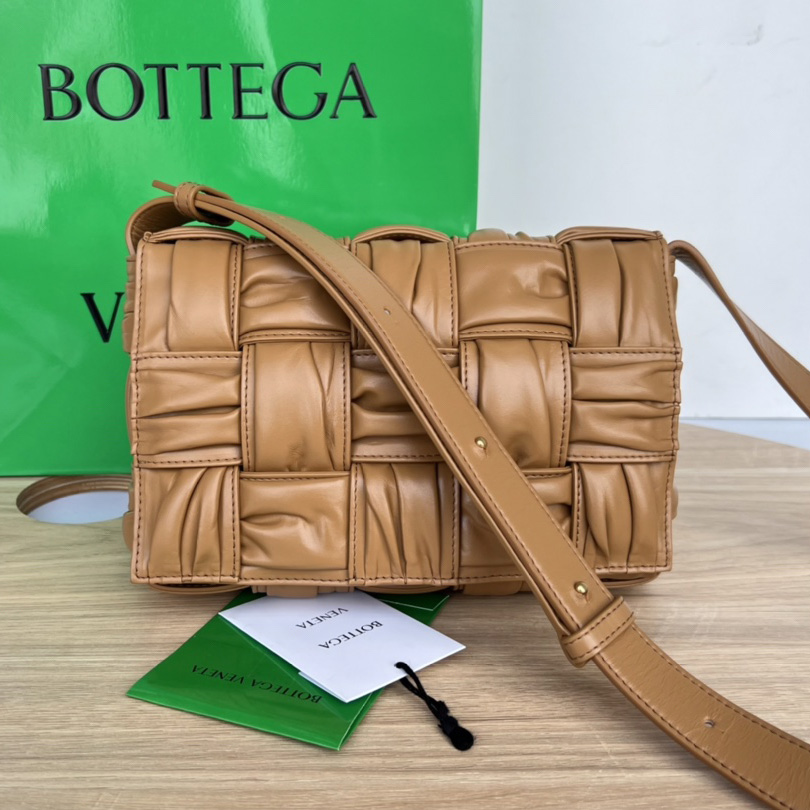 Bottega Veneta „Cassette Foulard“ Umhängetasche aus Intreccio-Leder - EUR FASHION
