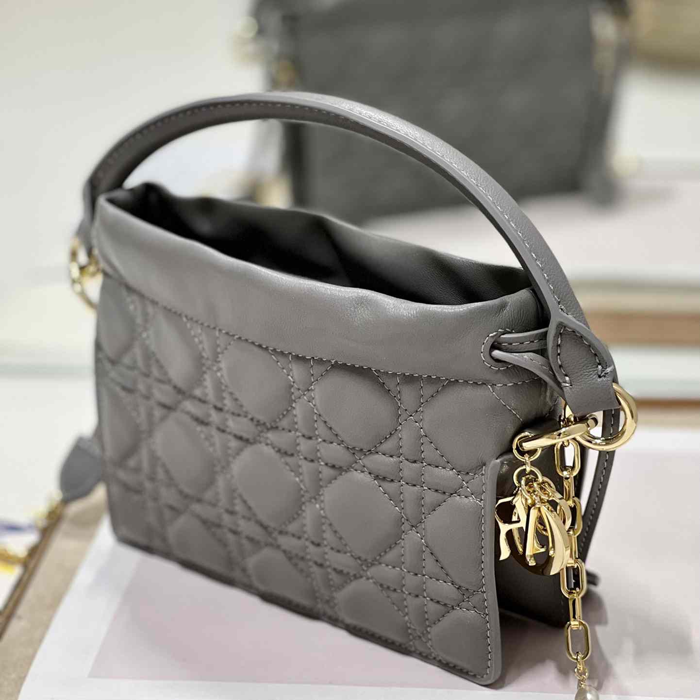 Dior Lady Dior Minitasche mit Kordelzug und Tragegriff oben - EUR FASHION