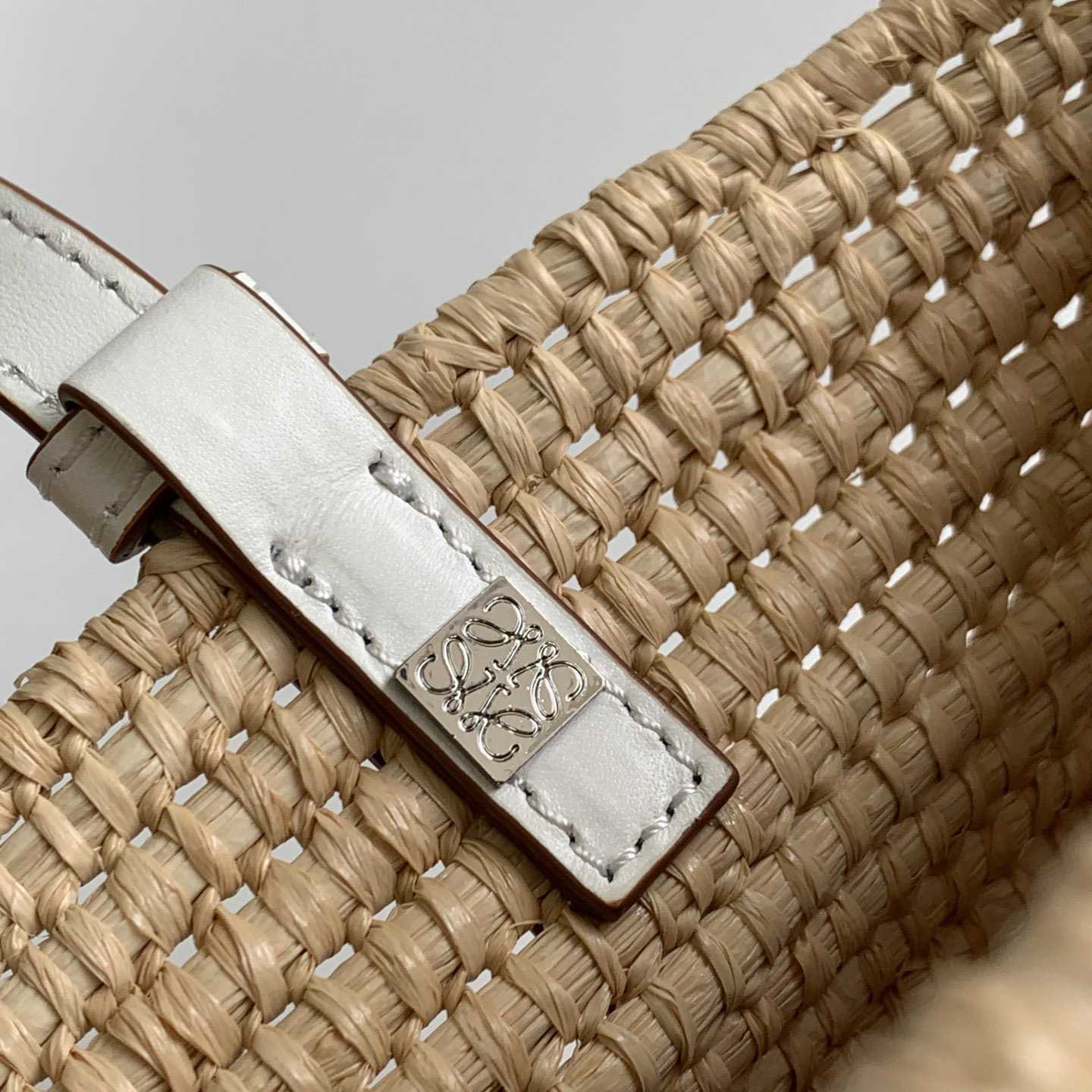 Loewe Kleine quadratische Korbtasche aus Bast und Kalbsleder (30*21*11 cm) - EUR FASHION