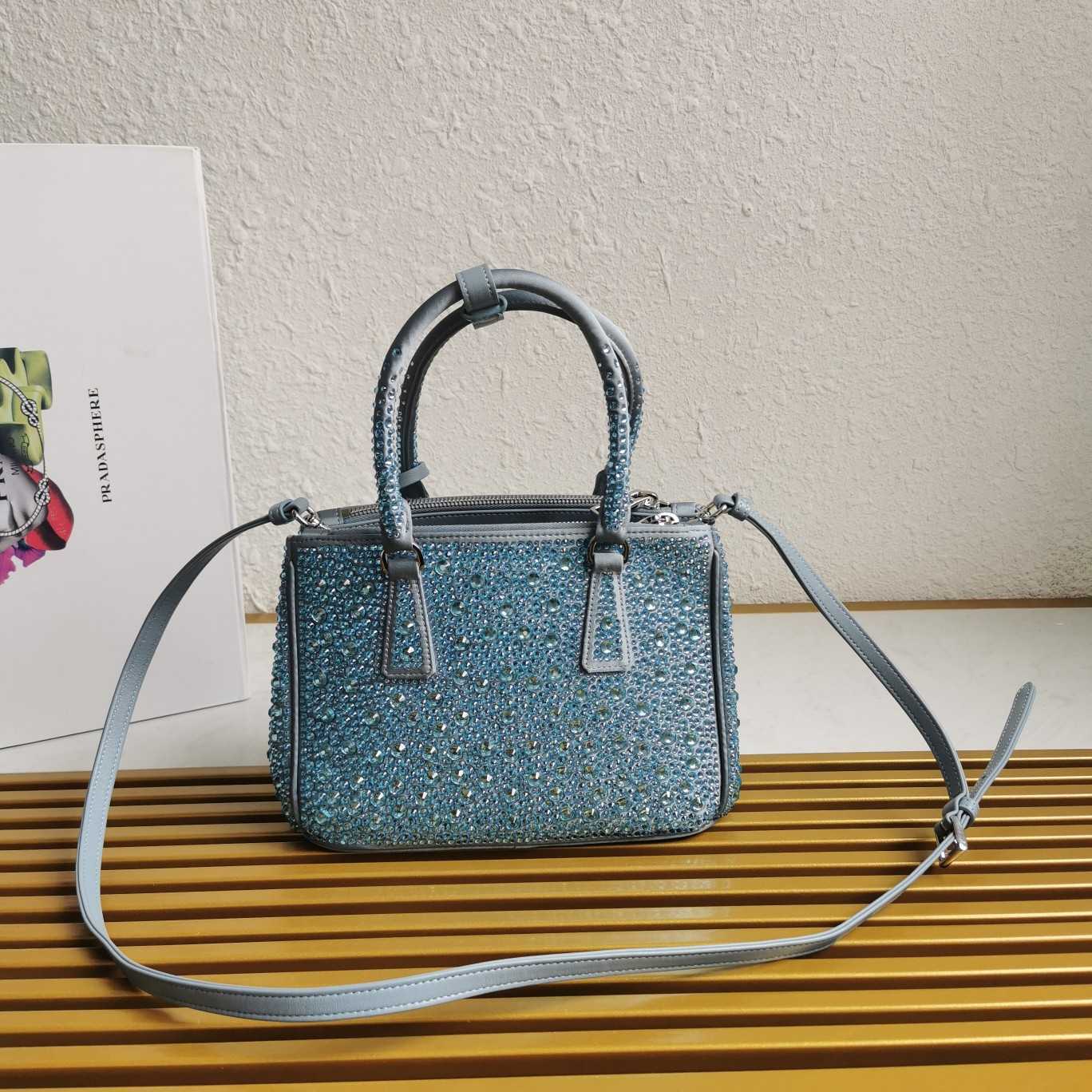 Prada Galleria Mini-Tasche aus Satin mit Kristallen - EUR FASHION