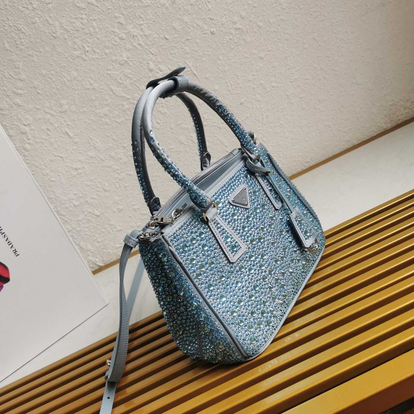 Prada Galleria Mini-Tasche aus Satin mit Kristallen - EUR FASHION