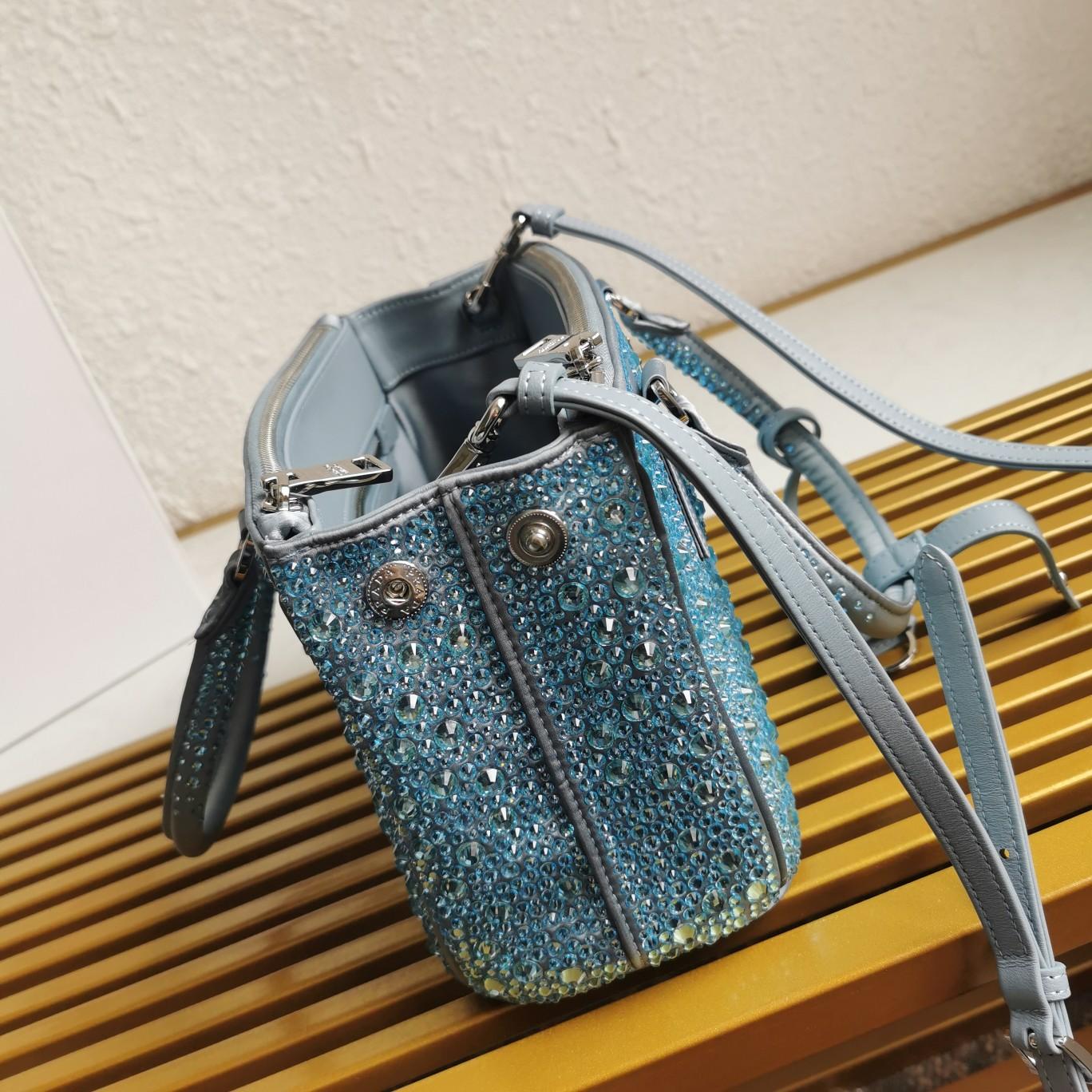 Prada Galleria Mini-Tasche aus Satin mit Kristallen - EUR FASHION