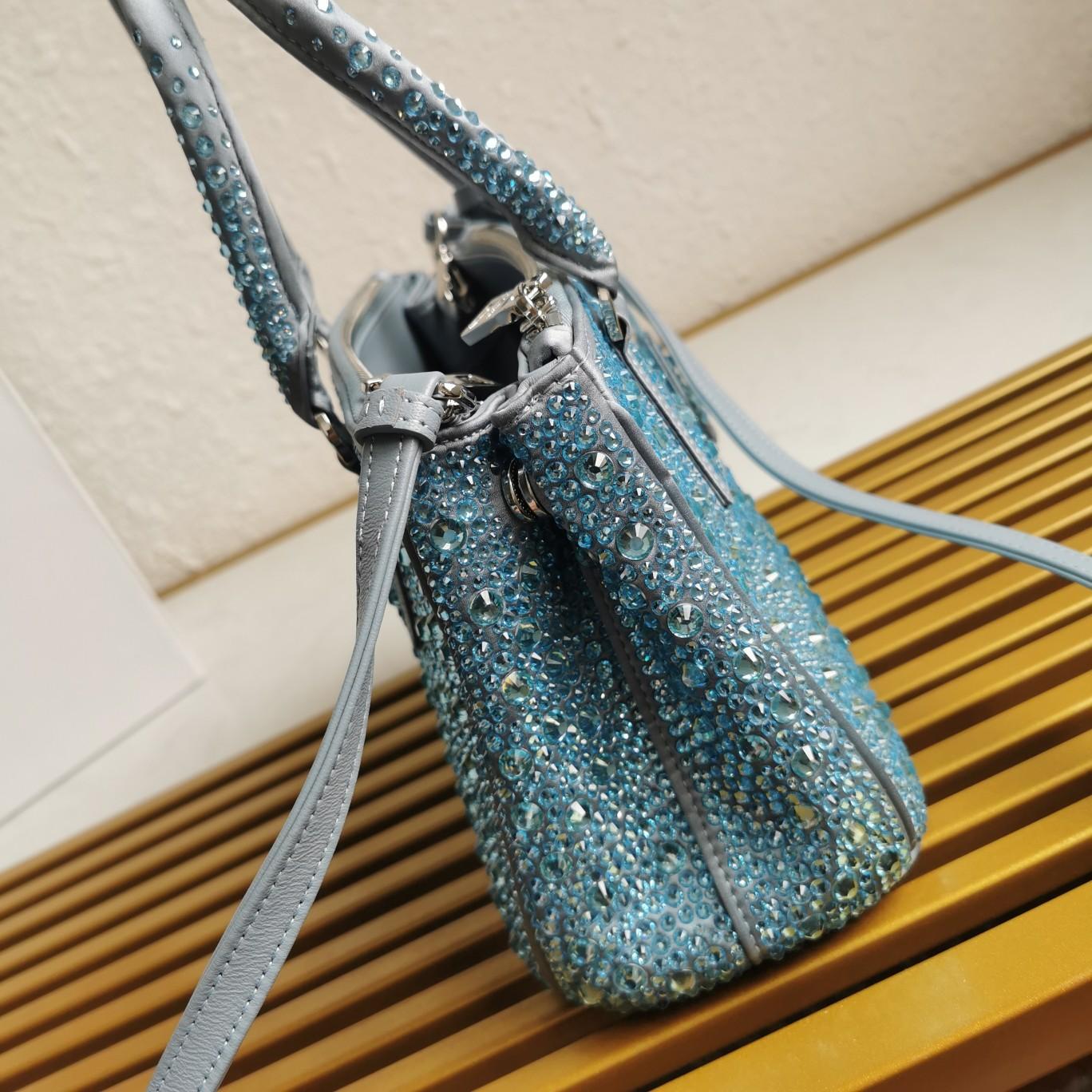 Prada Galleria Mini-Tasche aus Satin mit Kristallen - EUR FASHION